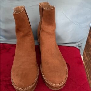 Women’s Tan Suede Boots